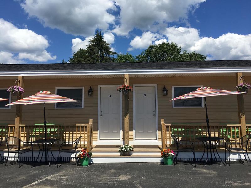 A Motel Built for Simple Seaside Visits