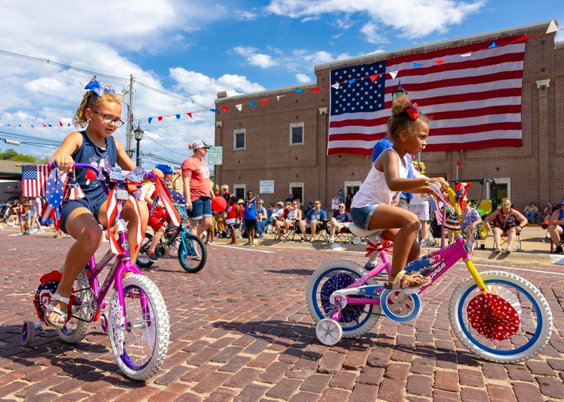 How a Quiet Town Handles Tens of Thousands