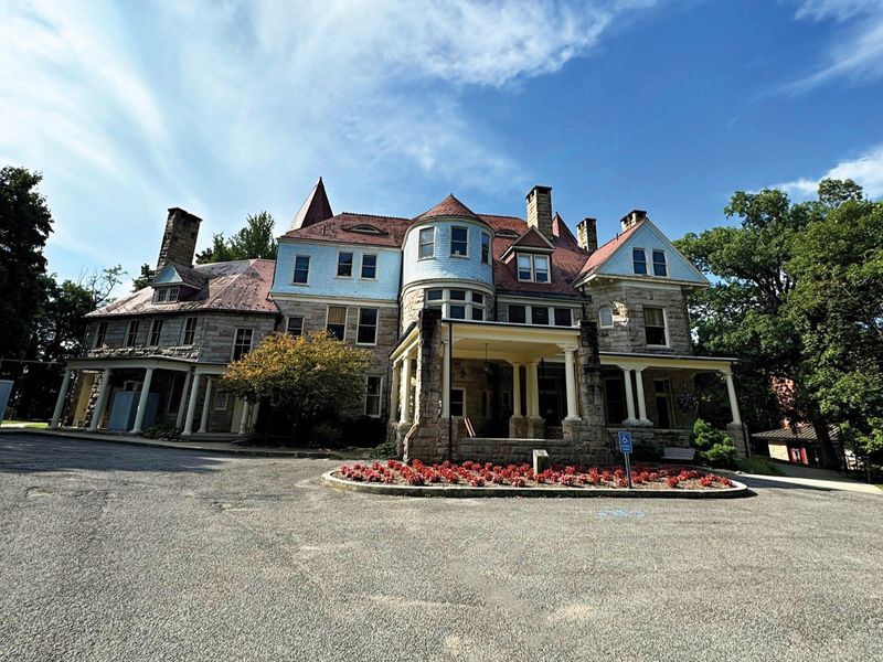 Graceland Inn & Conference Center