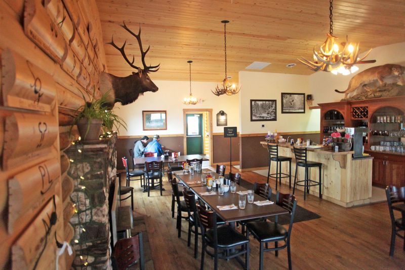 Sportsman's Lodge & Café (Near Ennis)