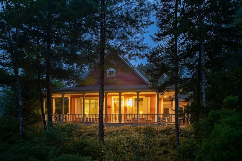 Quaint Inns and Hidden Corners Made for Quiet Escapes