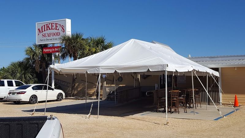 A Buffet That Feels Like Home by the Sea