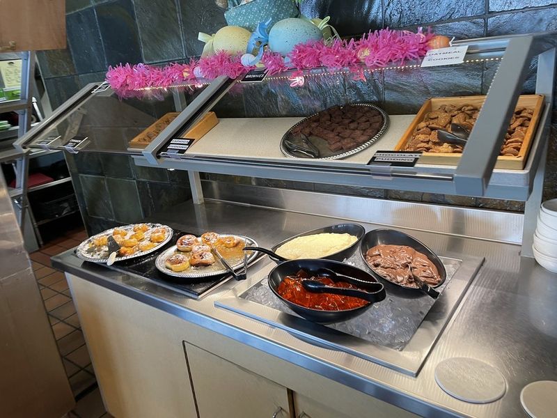 A Buffet Spread That Covers All the Breakfast Classics