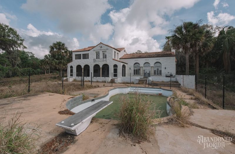 The Rusted, Silent Starliner Roller Coaster