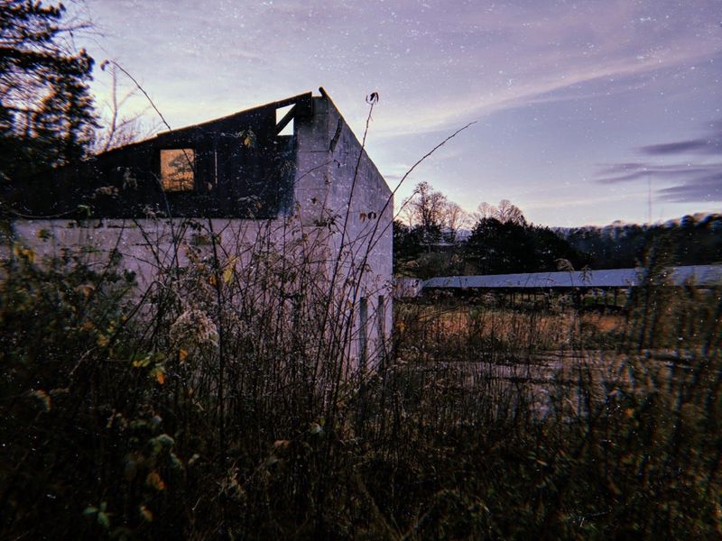 Windows Dreaming in Dust