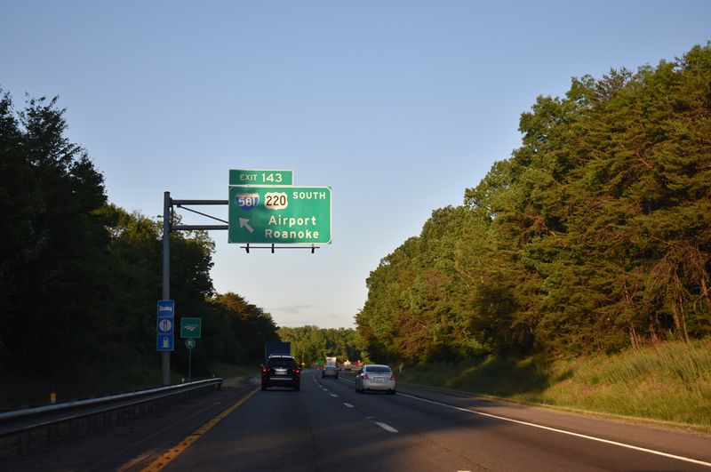 The Traveler Magnet Drawing Tourists