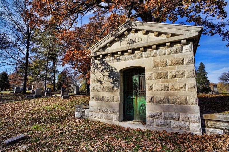 Alton City Cemetery’s Hillside Paths