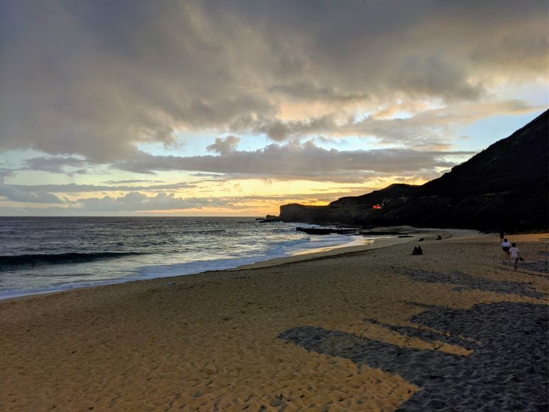 Hukai Po, Marchers of the Night Shore