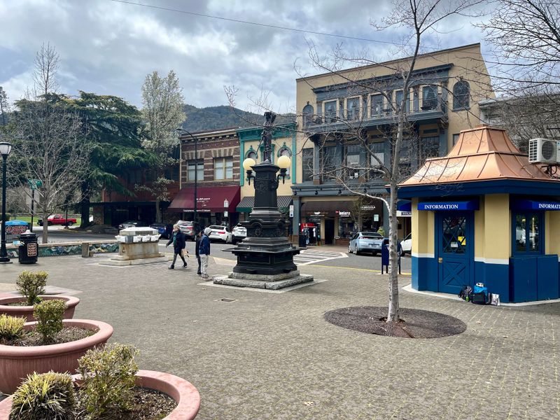 Plaza to Park: The Downtown Spine