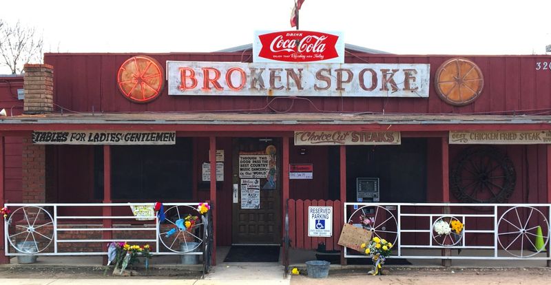 The Cash-Only, No-Frills Vibe