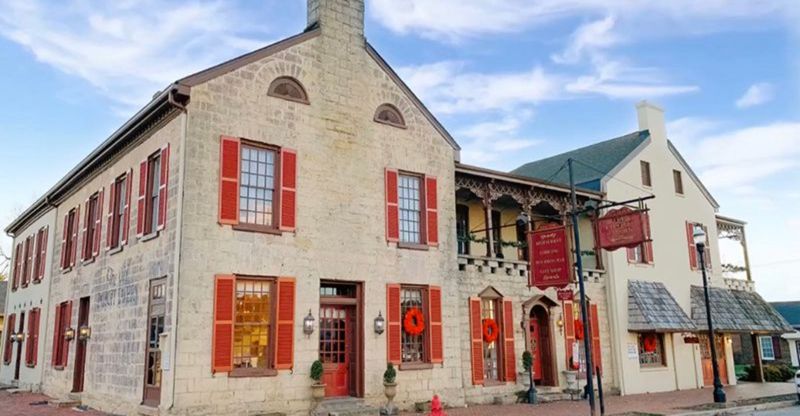 Roadside Inn for Eternal Travelers