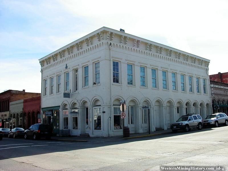 Victorian Architecture That Sets the Mood