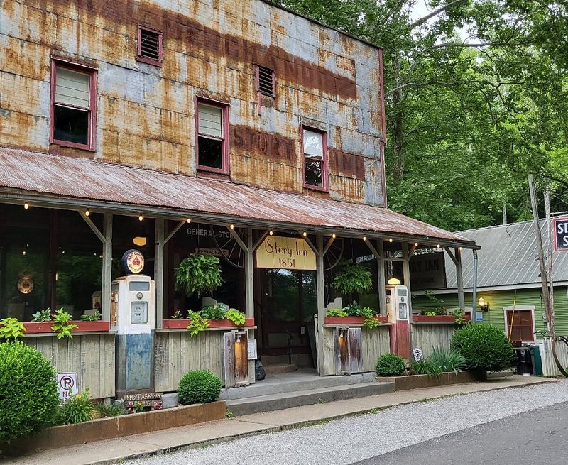 Setting the Scene Along Highway 135