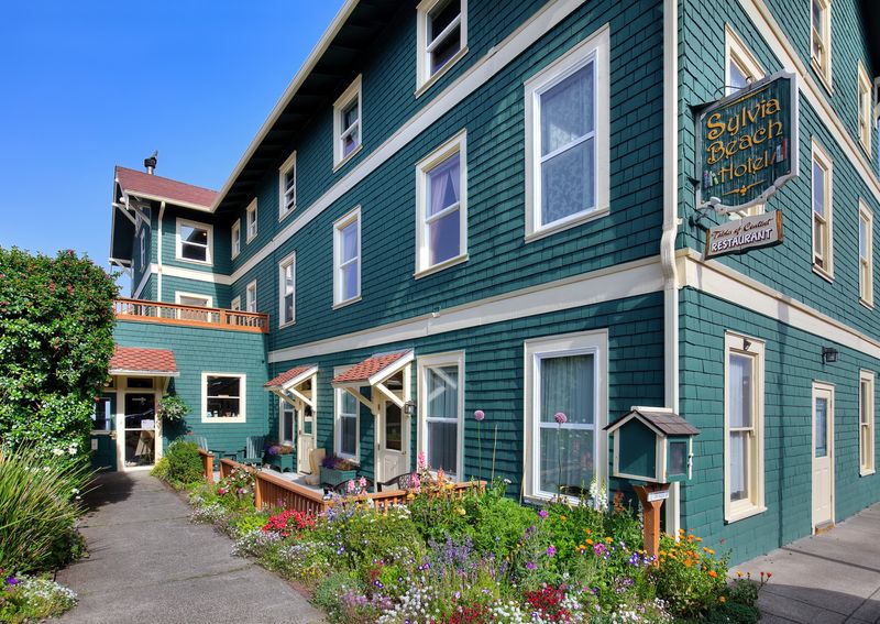 A Coastal Hotel With a Longstanding Haunted Reputation