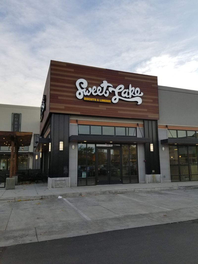 Sweet Lake Biscuits & Limeade