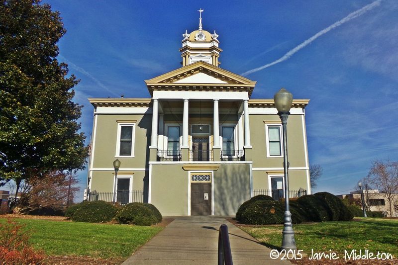Courthouse Square That Sets the Scene