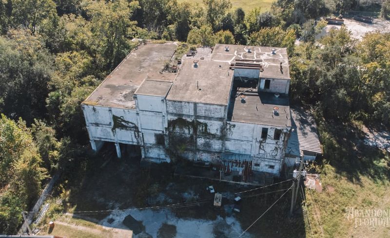 The Dark, Enclosed Dome Rides