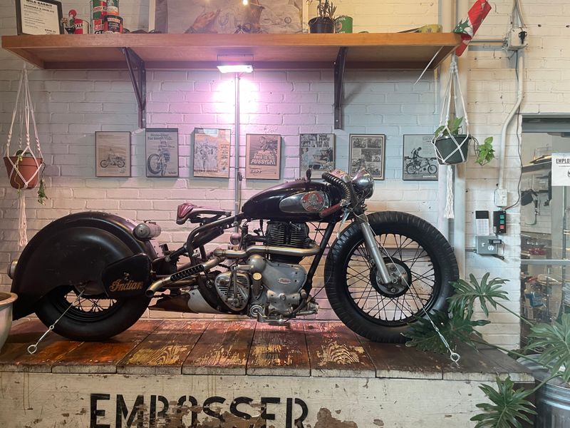 Madhouse Cafe, Roxbury