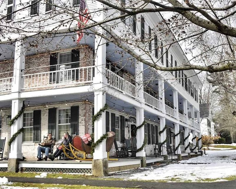 Classic Inns That Keep New England Warmth Alive