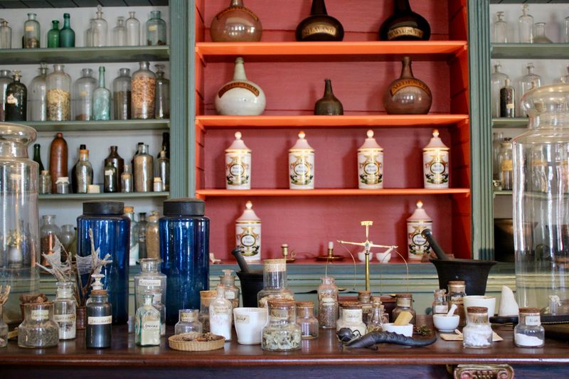 The Apothecary's Herbal Traditions