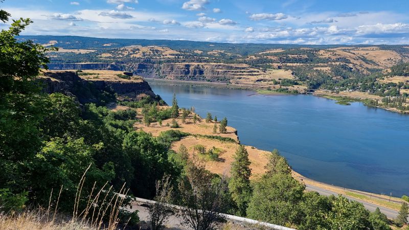 Rowena Crest views and the Mosier Plateau Trail
