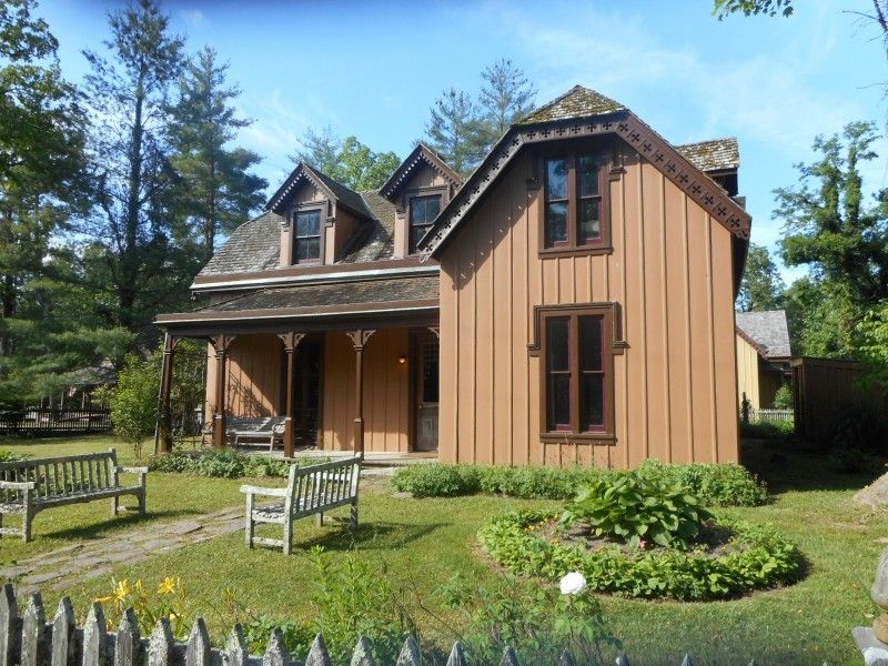 Kingston Lisle Inn (Exterior Grounds)