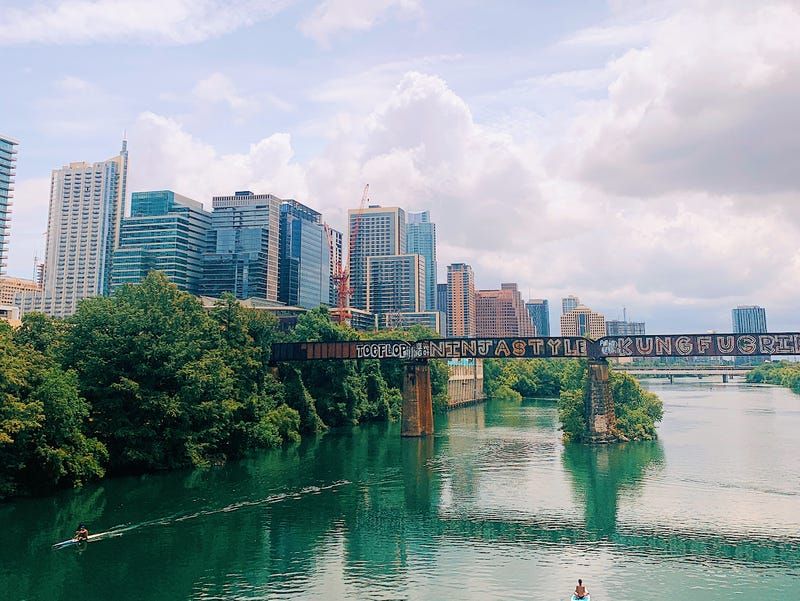 Diverse and Distinct Neighborhoods