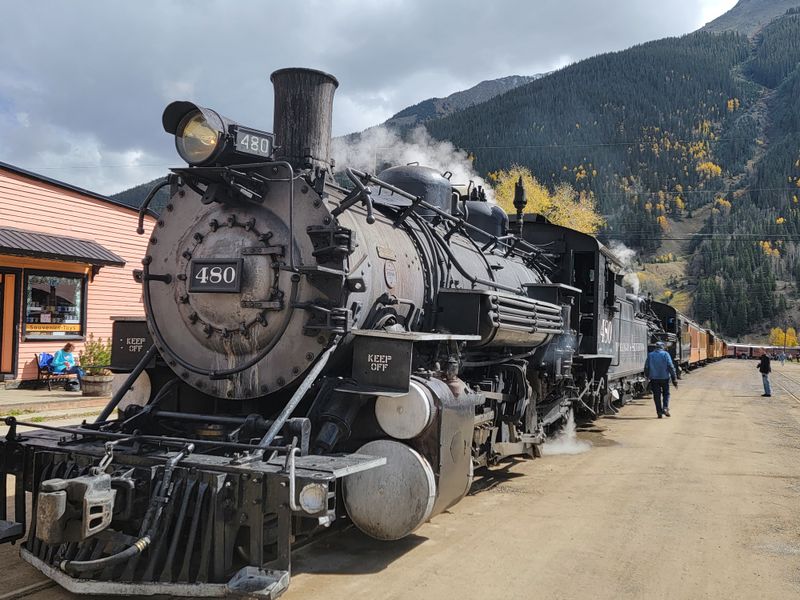 A Historic Train Line That Shapes the Setting Even When It Is Not Running
