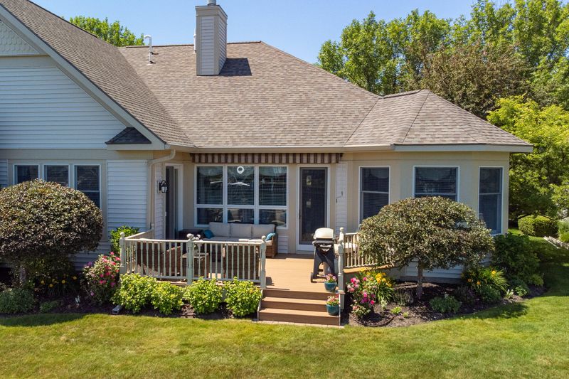 The Flower-Lined Walkways Nobody Photographs Enough