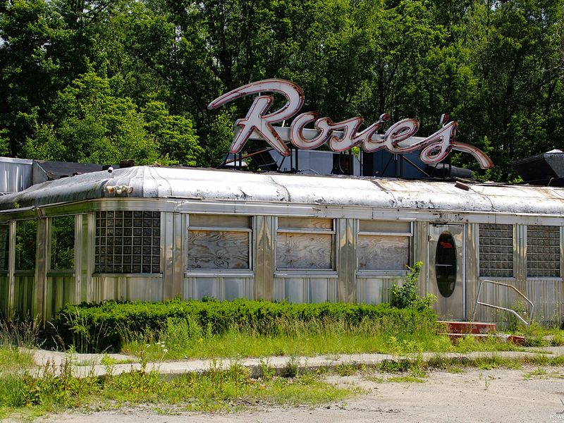 How to appreciate a closed landmark responsibly