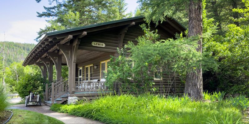 Ghost Tours and Guest Tales