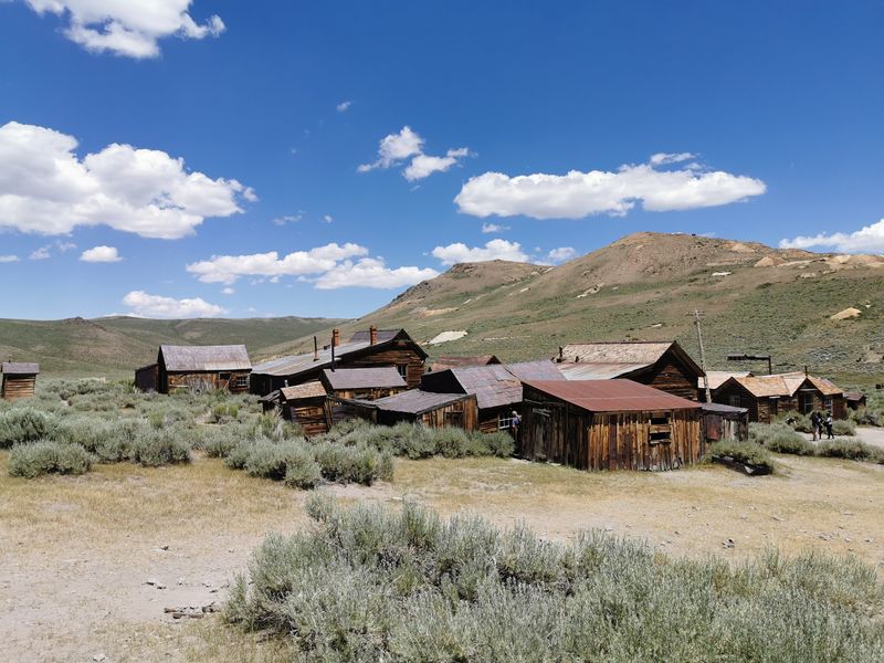 The High Desert Landscape That Frames Its Silent Streets