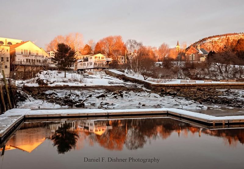 A Waterfront That Stays Peaceful in the Cold Season