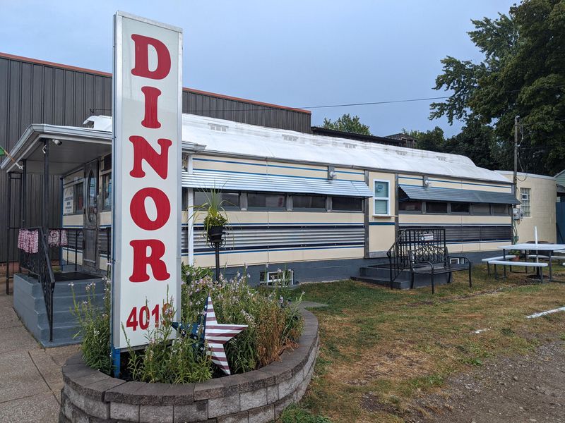 A Prefab Silhouette That Still Turns Heads