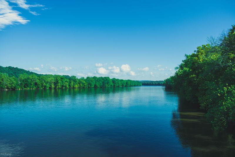 A Riverside Setting That Shapes the Borough’s Peaceful Mood