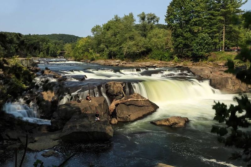 A Ridge Top Setting That Feels Hidden