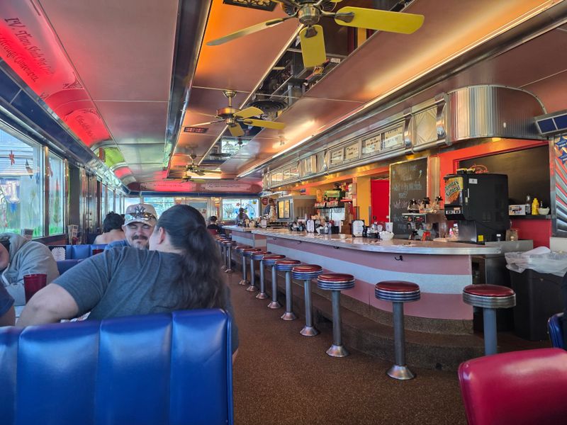 Retro Décor That Welcomes Travelers Instantly