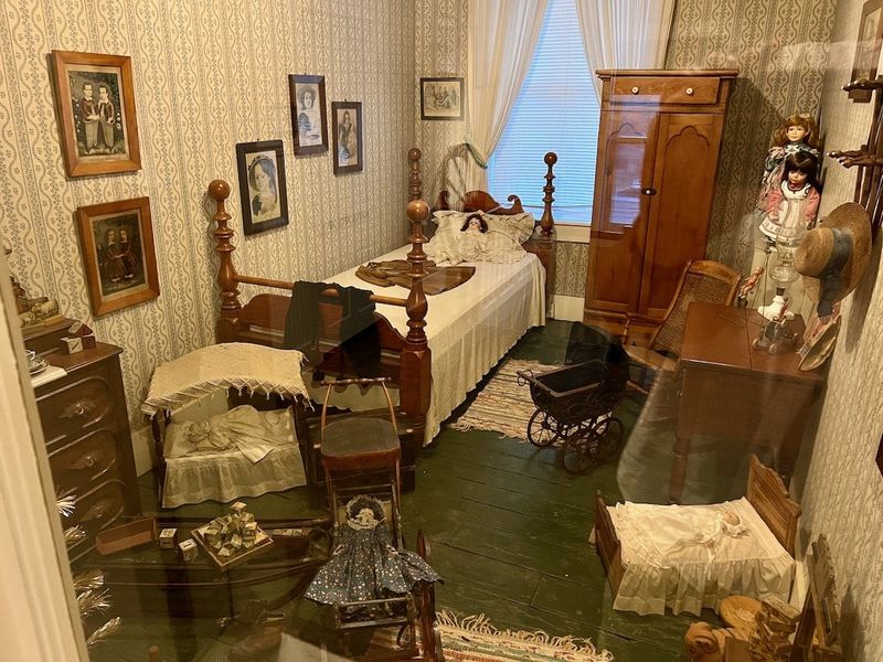 What Makes This Ohio Restaurant a Haunted Classic