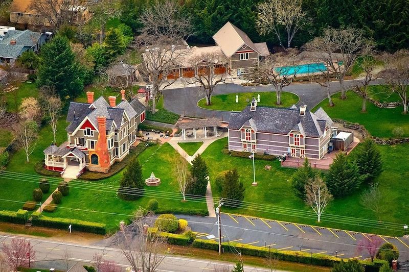 Historic Homes That Join the Celebration