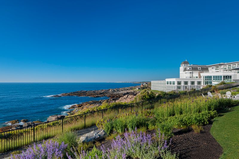 A Coastal Atmosphere That Changes Constantly With the Weather