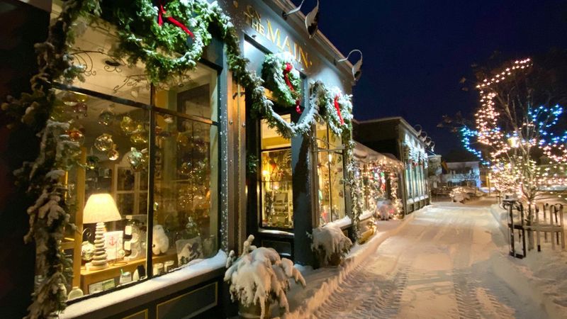 Ogunquit’s Historic Inns Lit for the Season