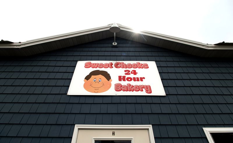 Sweet Cheeks Bakery, Verona Island