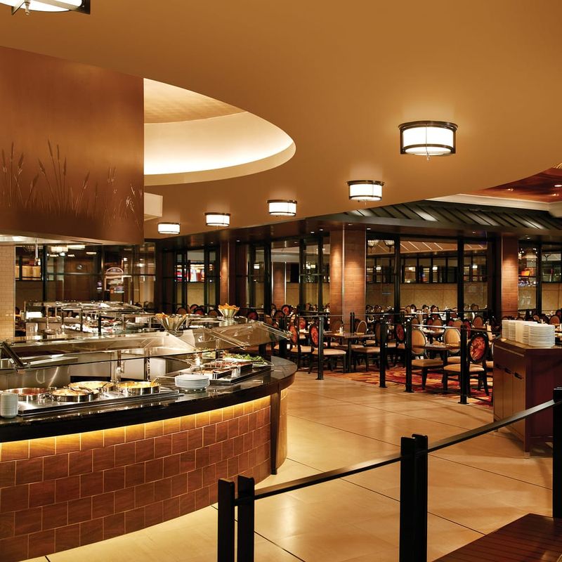 Bon Temps Market at L’Auberge (Baton Rouge) – Vegas-Style Southern Buffet