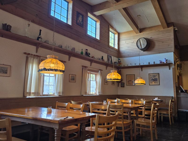 Royal Bavaria Buffet Nights, Moore