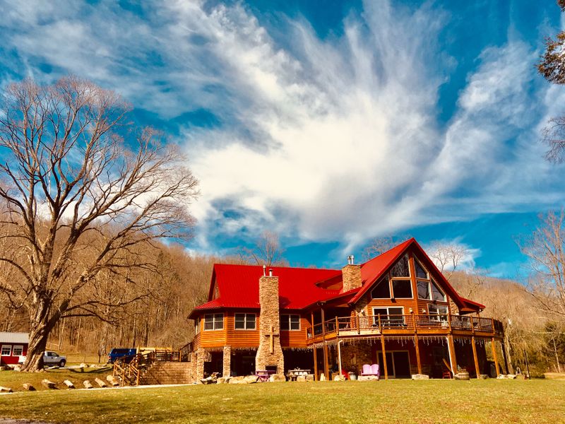 Stillwater's Charming Riverfront Holiday Haven