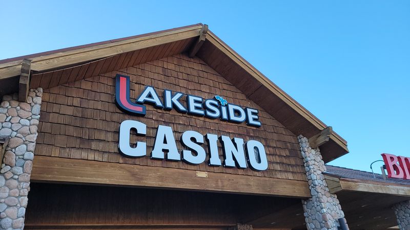 Lakeside Sports Grill