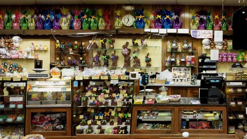 Holsten's Brookdale Confectionery