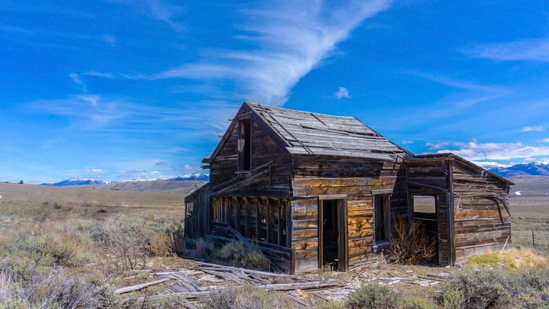Listening to the Wind in the Boards