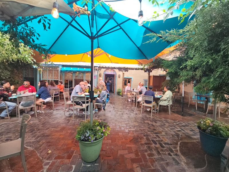 Lunch Hours That Draw the Crowds