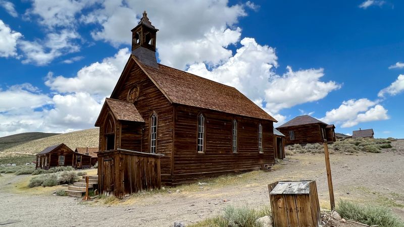 A Schoolhouse That Preserves Childhood in Mid-Sentence